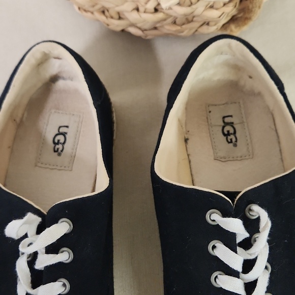 Eyan lIl in BLACK CANVAS by UGG AUSTRALIA. SIZE 11 - Picture 2 of 7